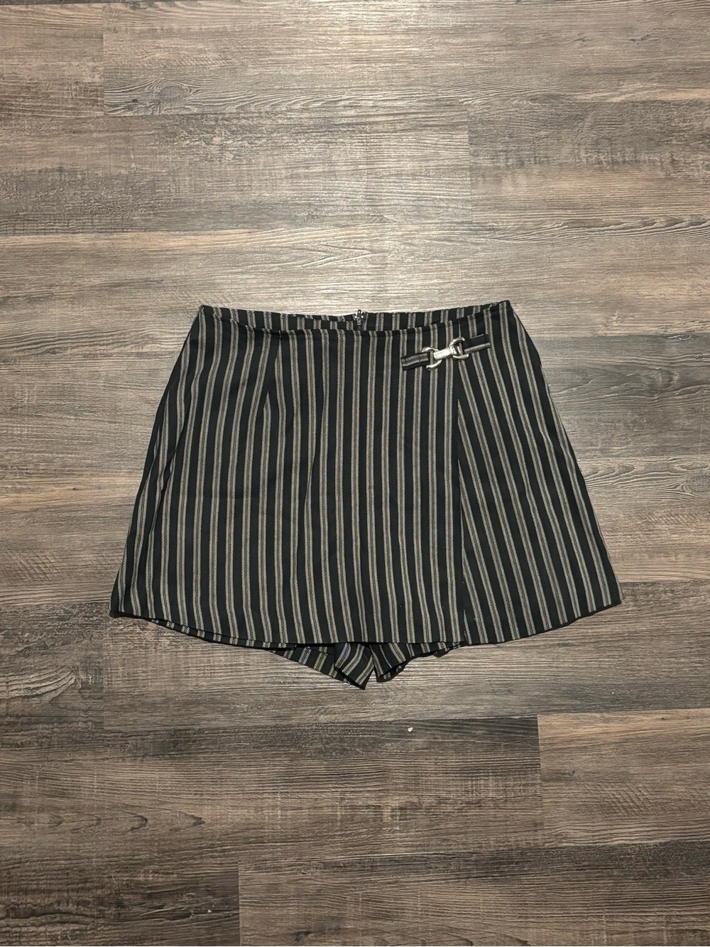 Joules Black and Gray Striped Women’s Shorts Skort